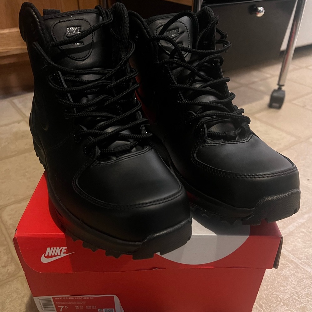 Nike Manoa Leather Boots